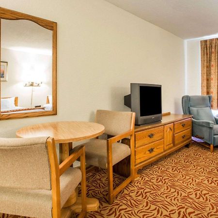 University Inn & Suites Stevens Point Exteriér fotografie