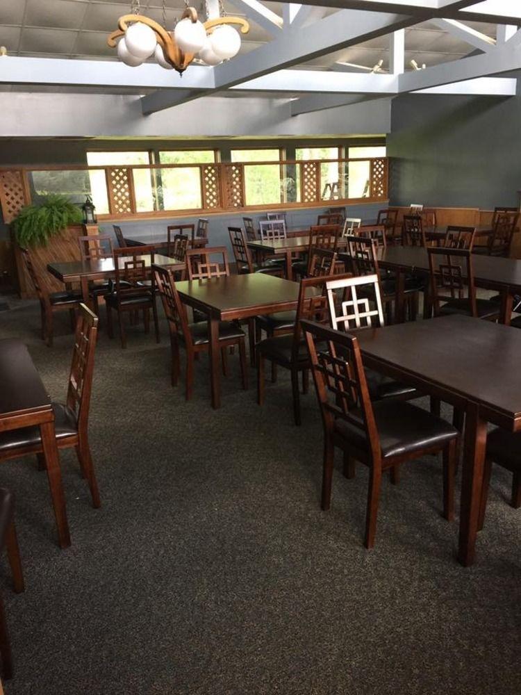 University Inn & Suites Stevens Point Exteriér fotografie