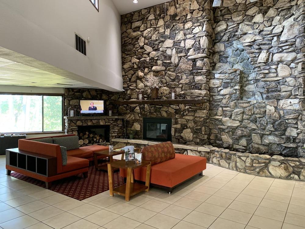 University Inn & Suites Stevens Point Exteriér fotografie