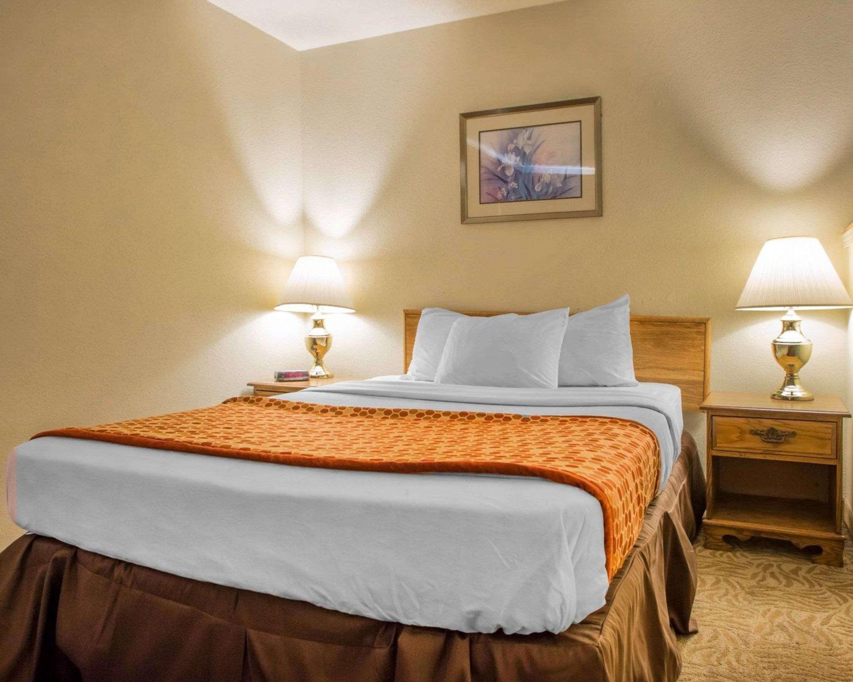 University Inn & Suites Stevens Point Exteriér fotografie