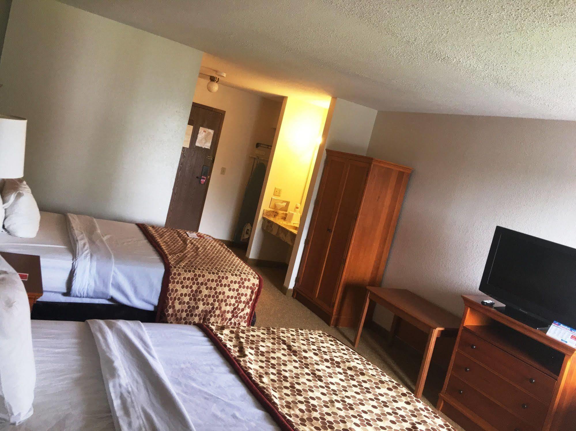 University Inn & Suites Stevens Point Exteriér fotografie