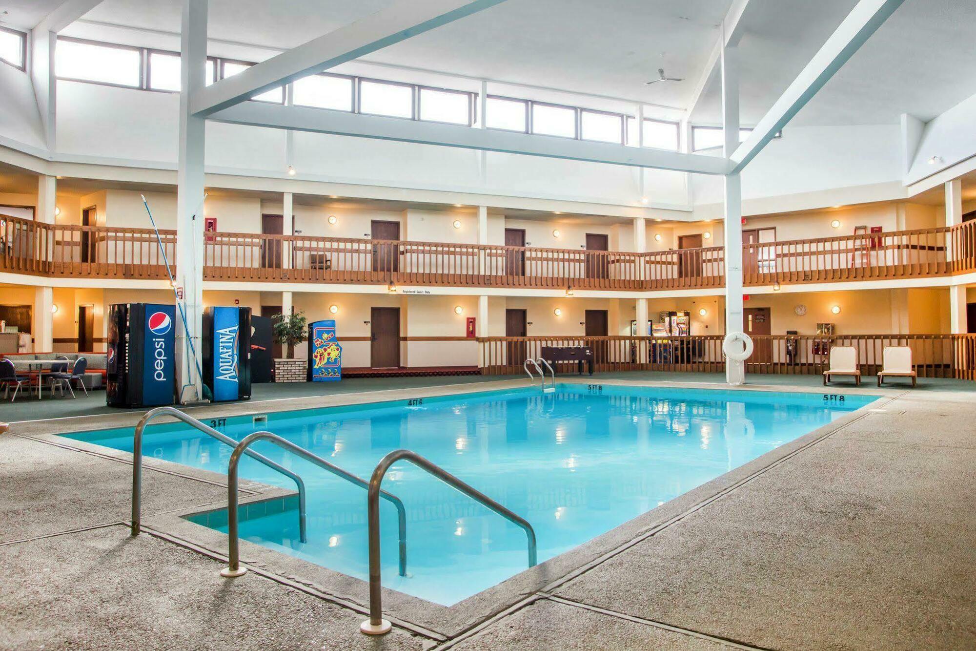 University Inn & Suites Stevens Point Exteriér fotografie