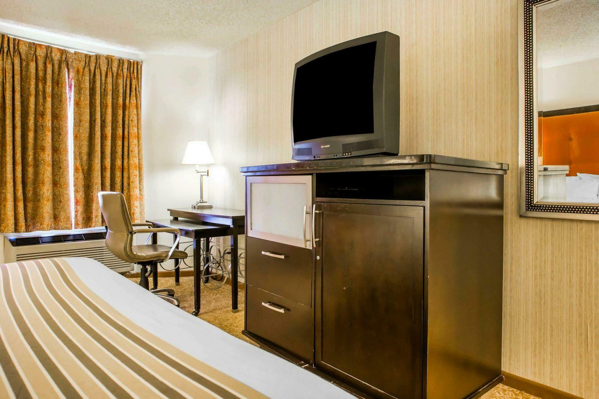 University Inn & Suites Stevens Point Exteriér fotografie