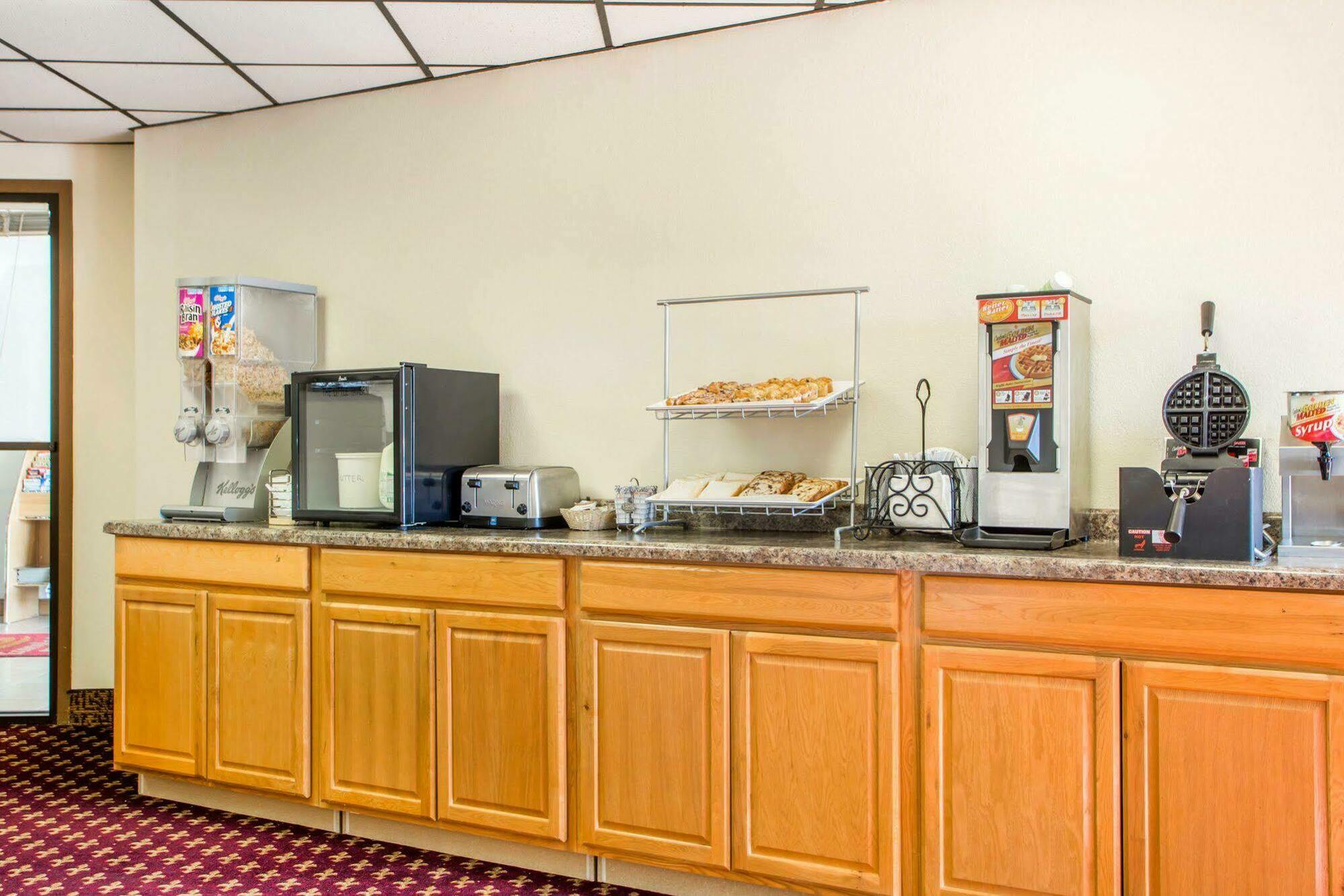 University Inn & Suites Stevens Point Exteriér fotografie